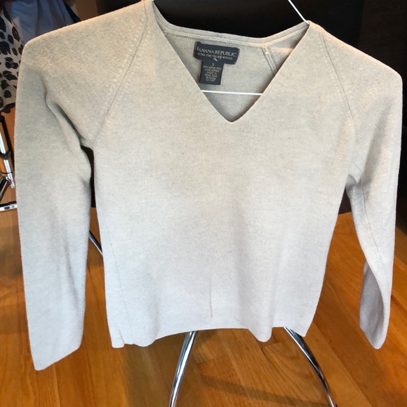 Banana Republic 100% Wool Sweater - Picture 2 of 6